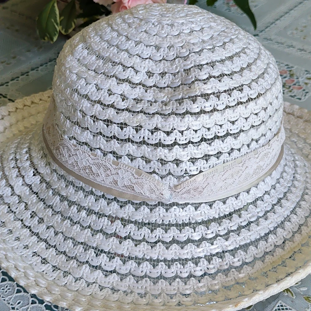 🖐️3/$15🖐️Girl's White lacey hat